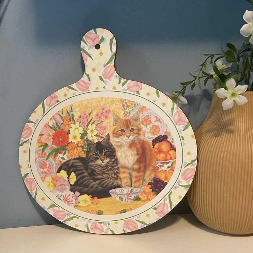 🆓 FREE Cat-Themed Decorative Cutting Board